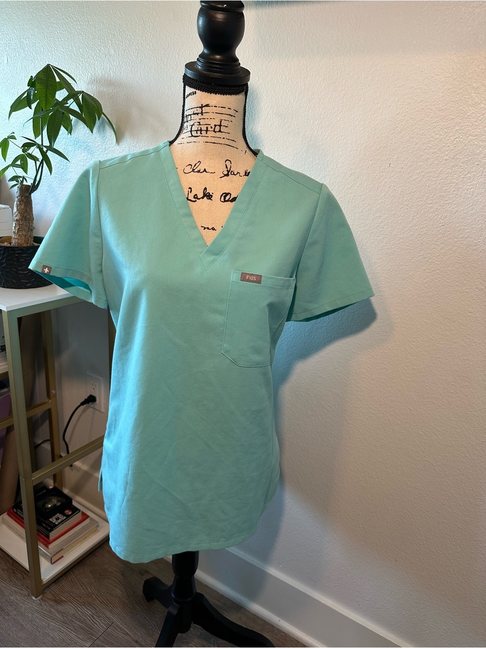 FIGS Fresh Aqua Scrub Set | Catarina Top + Zamora Joggers | Sold Out Color